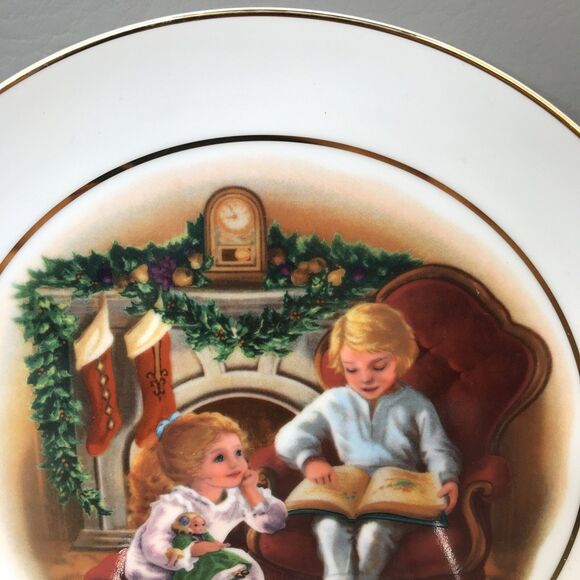 1983 Avon Third Edition Enjoying The Night Before Christmas Memories Plate - Picture 4 of 5